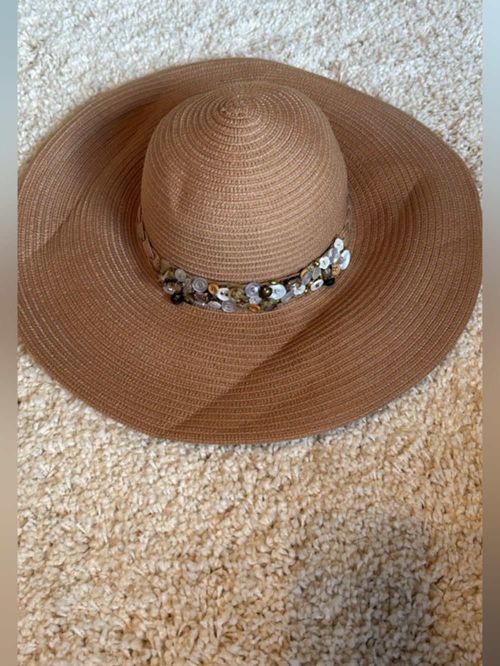 Women’s sunhat tan nude buttons 18” new no tag